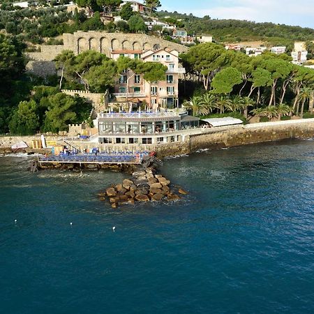 Hotel Arc En Ciel Диано Марина Екстериор снимка