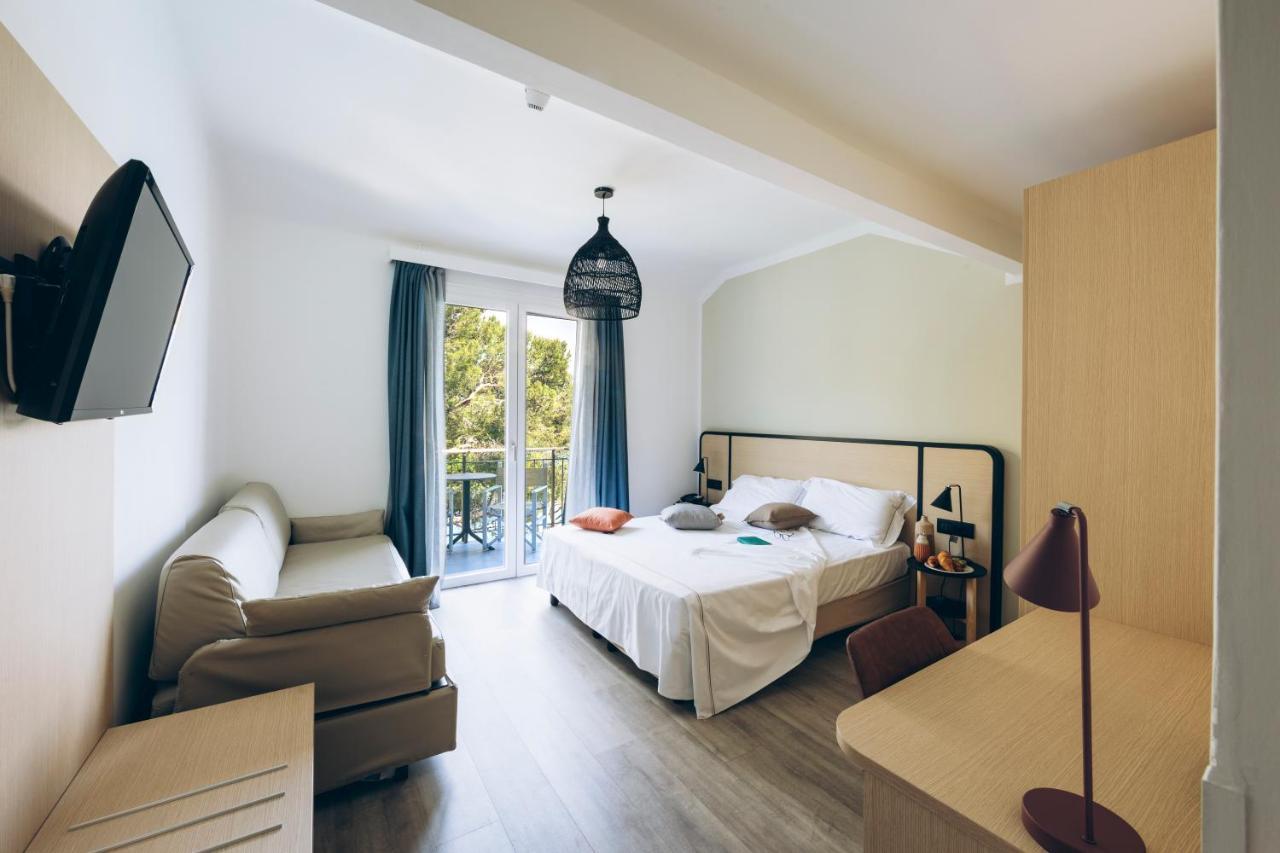 Hotel Arc En Ciel Диано Марина Екстериор снимка