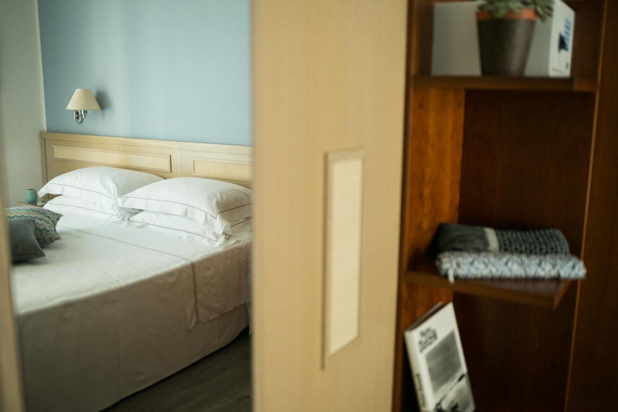 Hotel Arc En Ciel Диано Марина Екстериор снимка