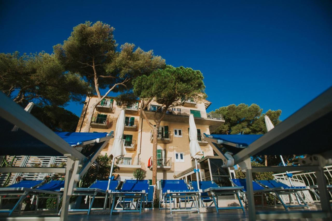 Hotel Arc En Ciel Диано Марина Екстериор снимка